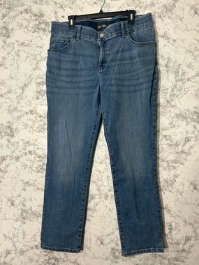 Lee Women's Straight Leg Jeans in Light Blue Wash